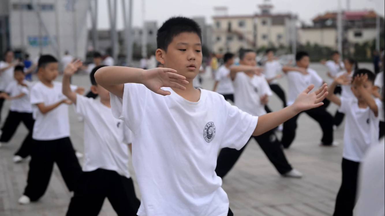 朝气蓬勃的太极少年,举手投足间散发出中国传统阴阳文化的风韵和气质