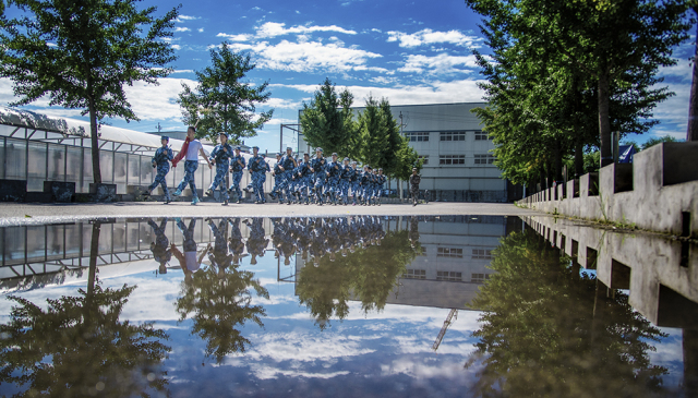 8月16日至29日3660名北大学子在怀柔学生军训基地参加了为期14天的