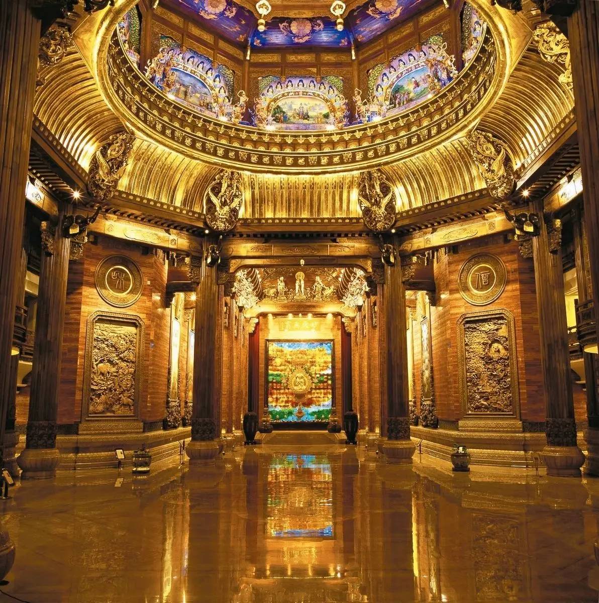灵山梵宫内部各建筑空间独立且互相贯通,遍布艺术瑰宝.
