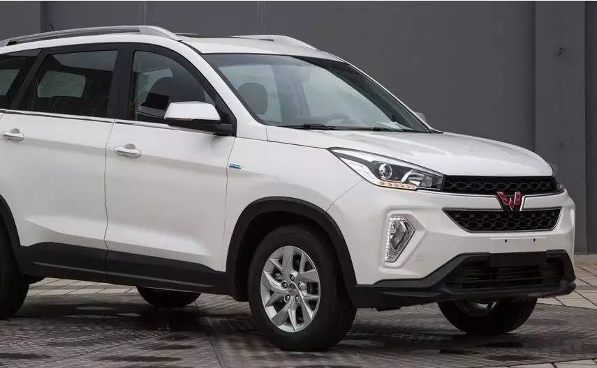 五菱推首款suv,一匹黑马在隐隐奔来