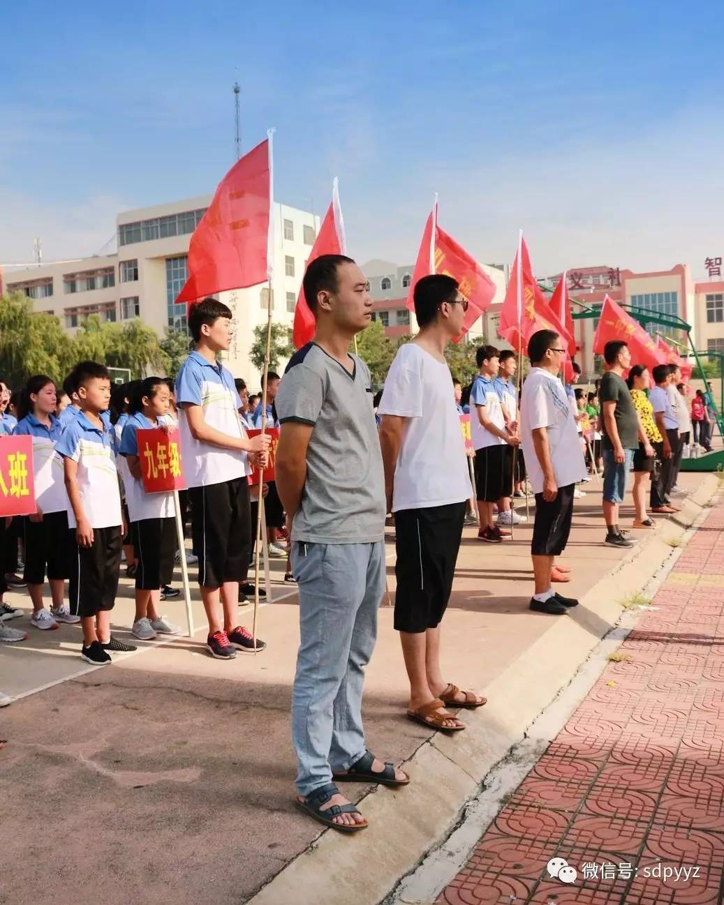 平邑一中文化路校区召开八,九年级军训动员大会