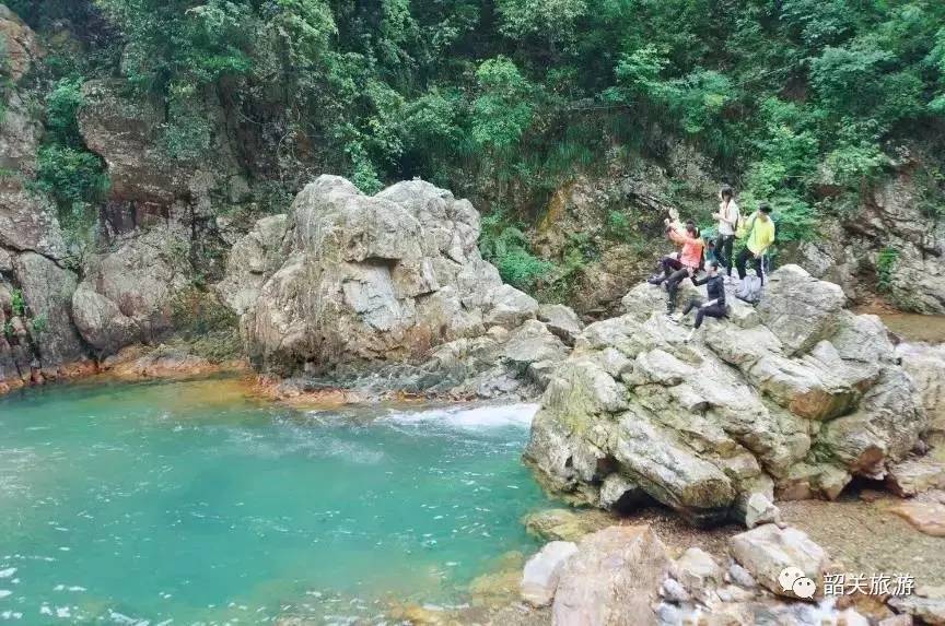 隘子总人口_隘子镇彩岭村(2)