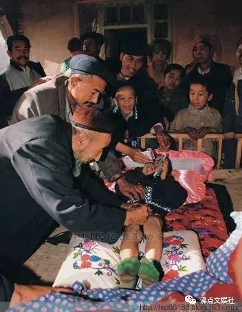 新疆笔记||伴随维吾尔族人一生的礼仪