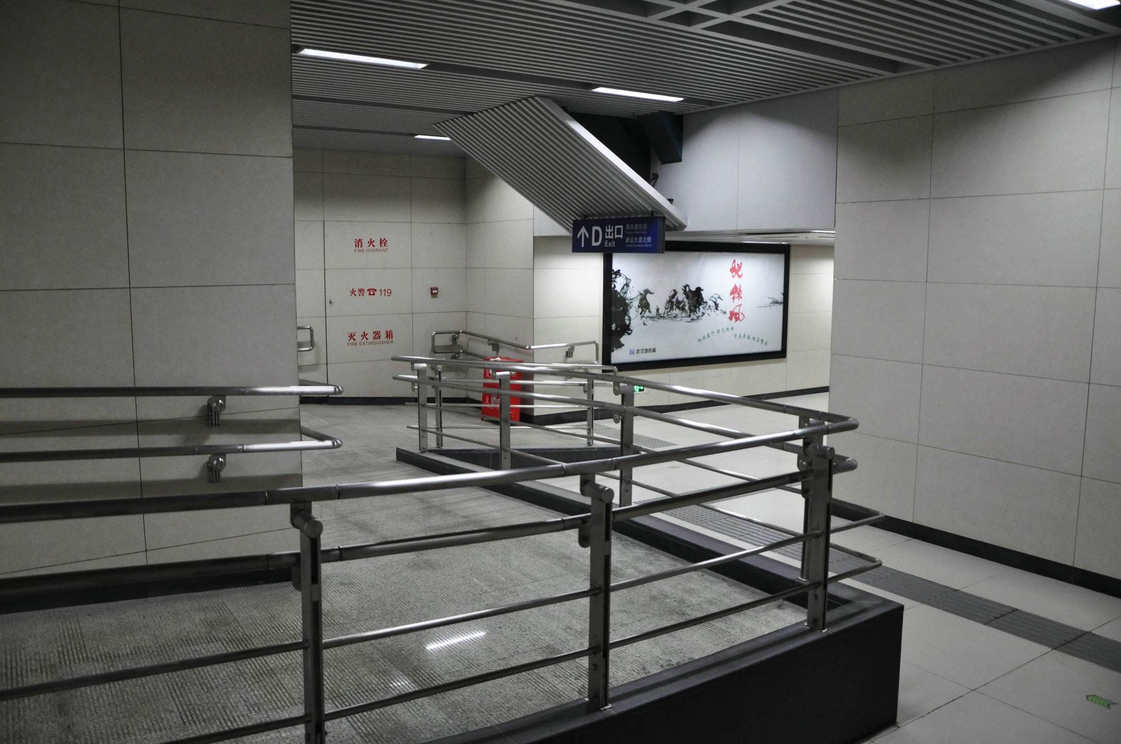 地铁的无障碍电梯成逃票通道?_搜狐社会_搜狐网