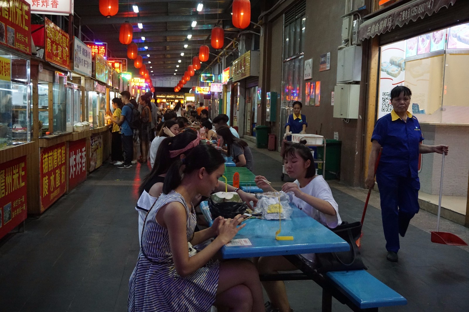 点赞吃货们的福音软硬兼施擦亮海口夜市美食名片