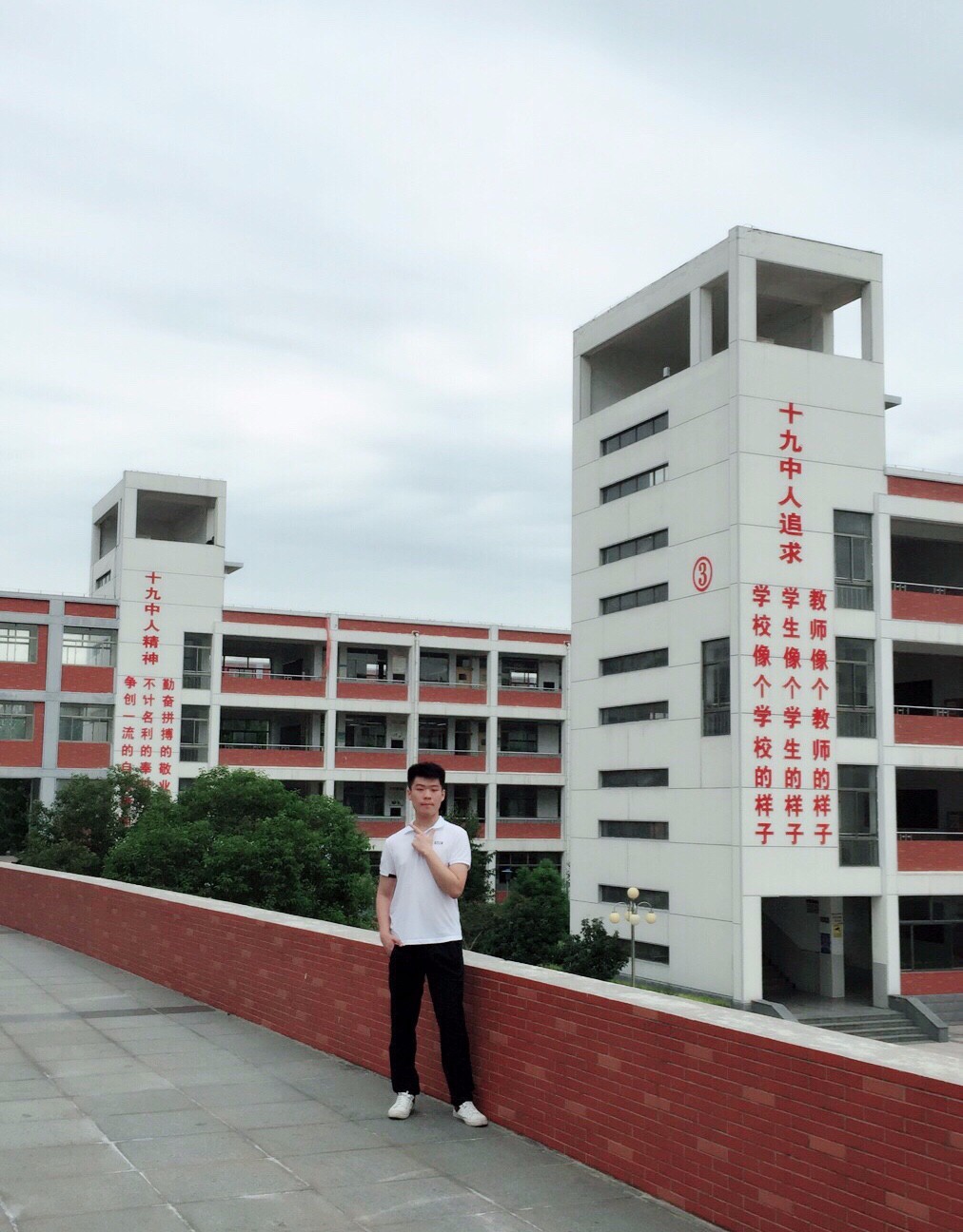 小鲜肉新生第六站山东临沂郁浩然大学不是终点而是新的起点