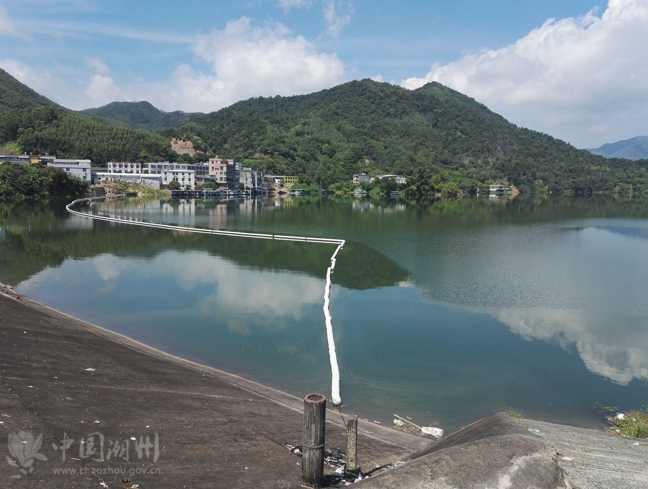 盛夏酷暑,总想外出找个凉爽的地方去避暑旅游,饶平县汤溪水库正是游