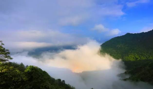 普照山景区▼官山景区▼环岩景区▼红龙湖景区▼黄荆老林景区内溪谷