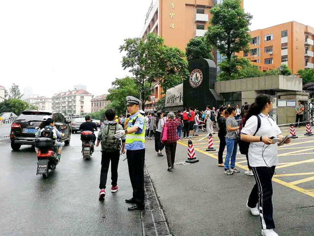 开学季长沙交警启动86处护学岗,快看看你家附近有没有?