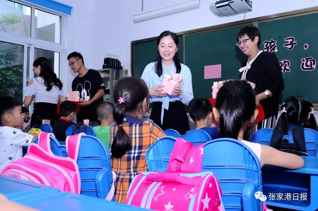 城北小学,可爱的双胞胎走进校园.