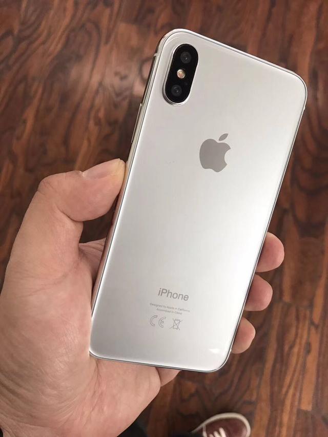 银白色iphone8真机上手曝光,铂金定制iphone7形似撞车