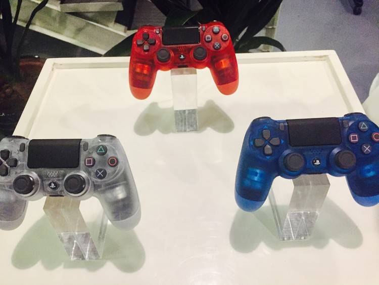 PlayStation推出透明壳设计手柄，380元全球首发上市