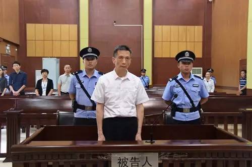 广西宏桂资产原副总经理贾朝强犯受贿罪在百色一审宣判!获刑11年!