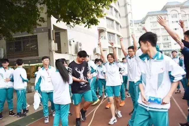 图/广东广雅中学 你还记得,那些年 我们在广州穿过的校服吗