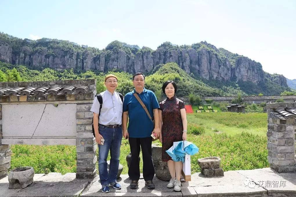 活动的专家首先实地考察了天台县街头镇后岸村,临海市东塍镇岭根村