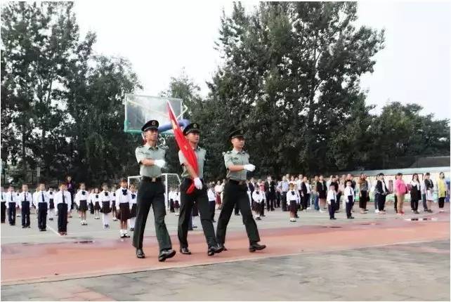 长在红旗下,石景山红旗小学用欢聚承接秋日