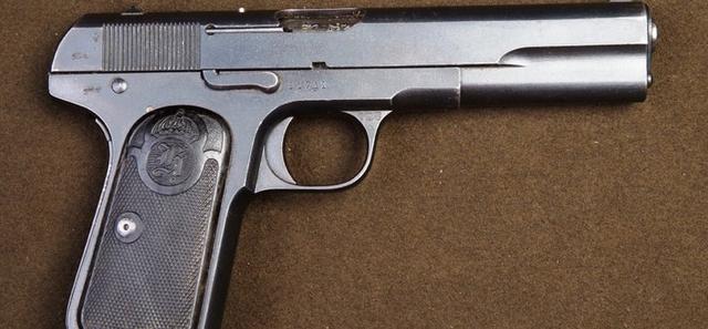 2),是由比利时枪械设计师约翰·勃朗宁于1902年设计的一款半自动手枪.