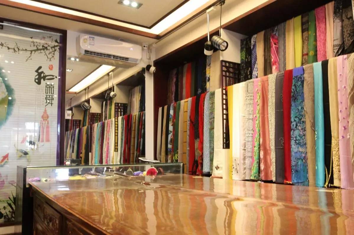 盛泽丝绸和荣舜丝绸铺三十年坚持原创的本土品牌