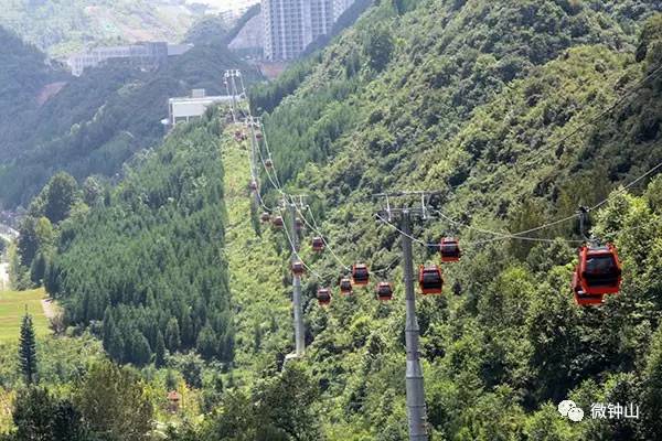 缆车穿越过,梅花山风景入画来