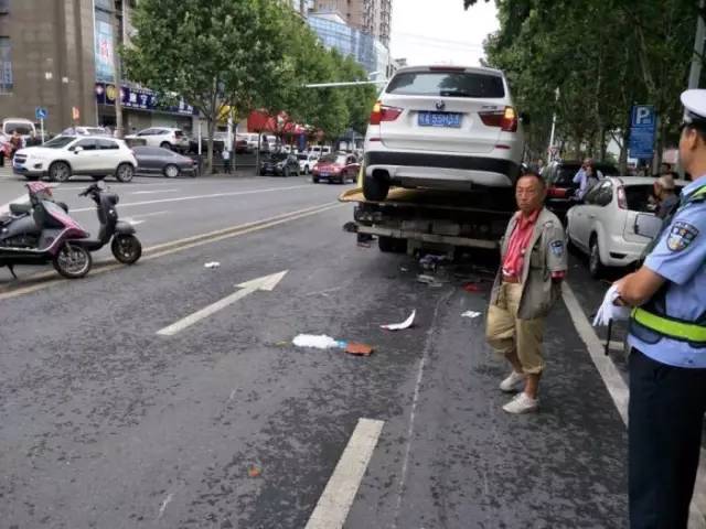 结果合肥屯溪路小学南门附近宝马车祸通报警方认定司机酒驾