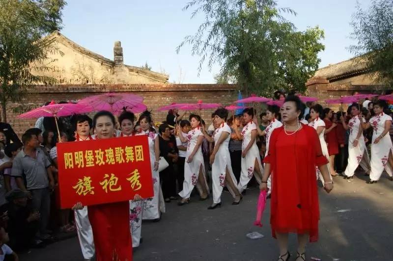 代县阳明堡上花庄关公庙落成开光,现场人山人海,场面