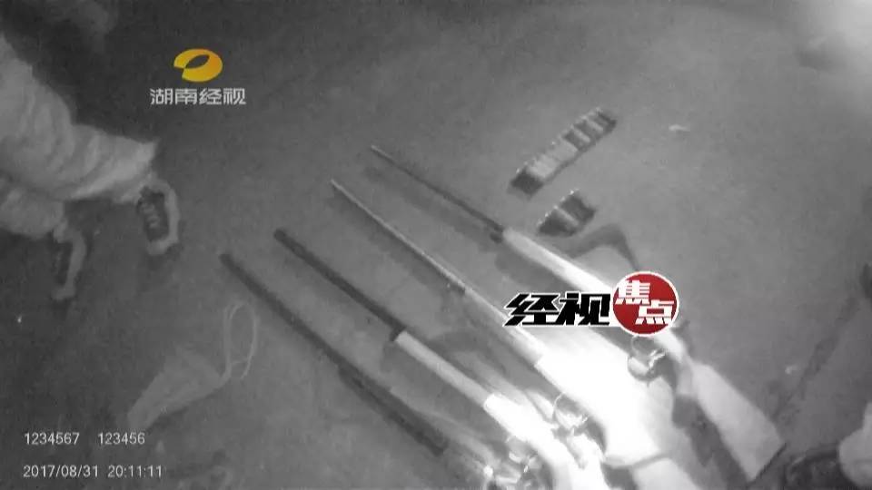 "猎枪队"打猎回程兴奋上高速 被交警查个正着