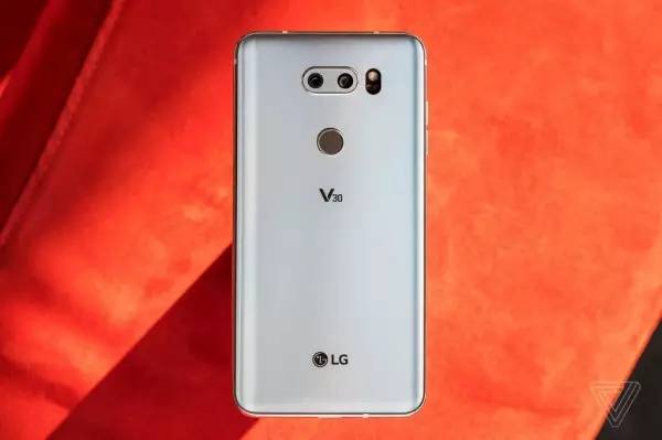 LG V30旗舰机发布 又是一款全面屏的双摄手机