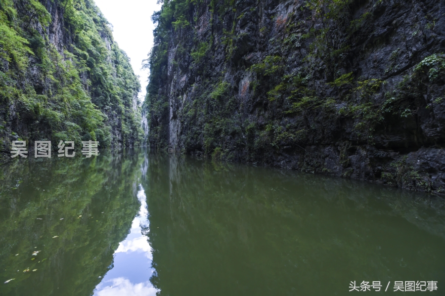 猫跳河发源于安顺长山,流经平坝,清镇,修文等县,在杨桥汇入乌江.