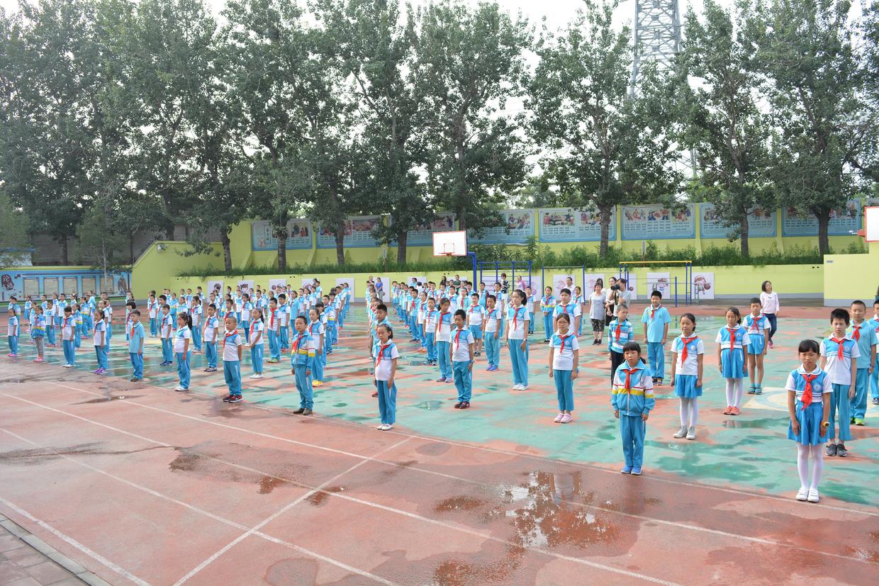 孺子牛文艺志愿团走进北京石景山区水泥厂小学