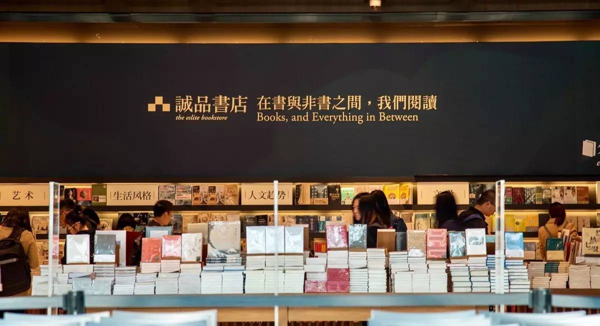 图为诚品书店,自@williamzenger 从台湾国立美术馆一直往北走,一路