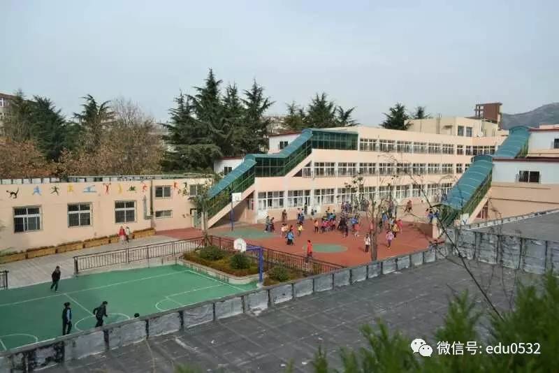 再来瞅瞅马上就要拆迁重建的青岛金门路小学.