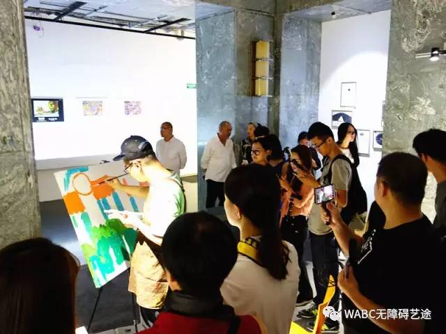 上海异彩原生艺术画展今日开幕,火爆朋友圈的"小朋友画廊"线下接力