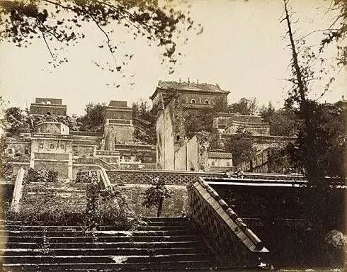 老照片:1860年被焚毁的颐和园,那时候还叫清漪园