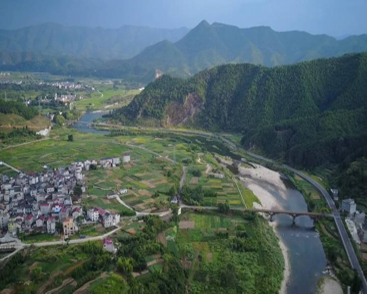 同样是护渔,在中洲镇的厦山村,今年就推出"鱼票换鱼"的新举措.