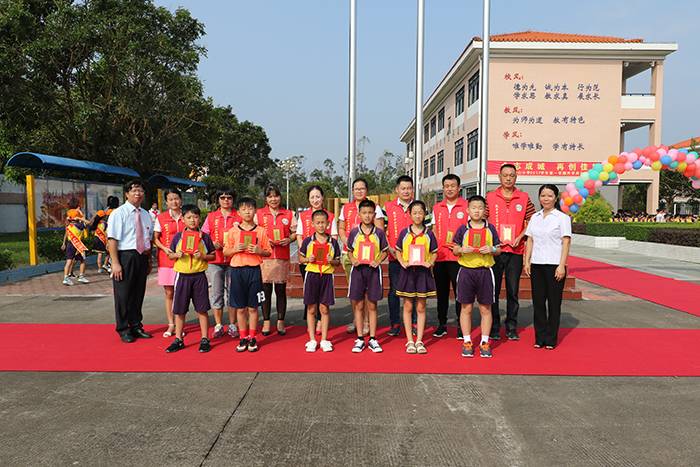 乾务镇中心小学开学第一天就