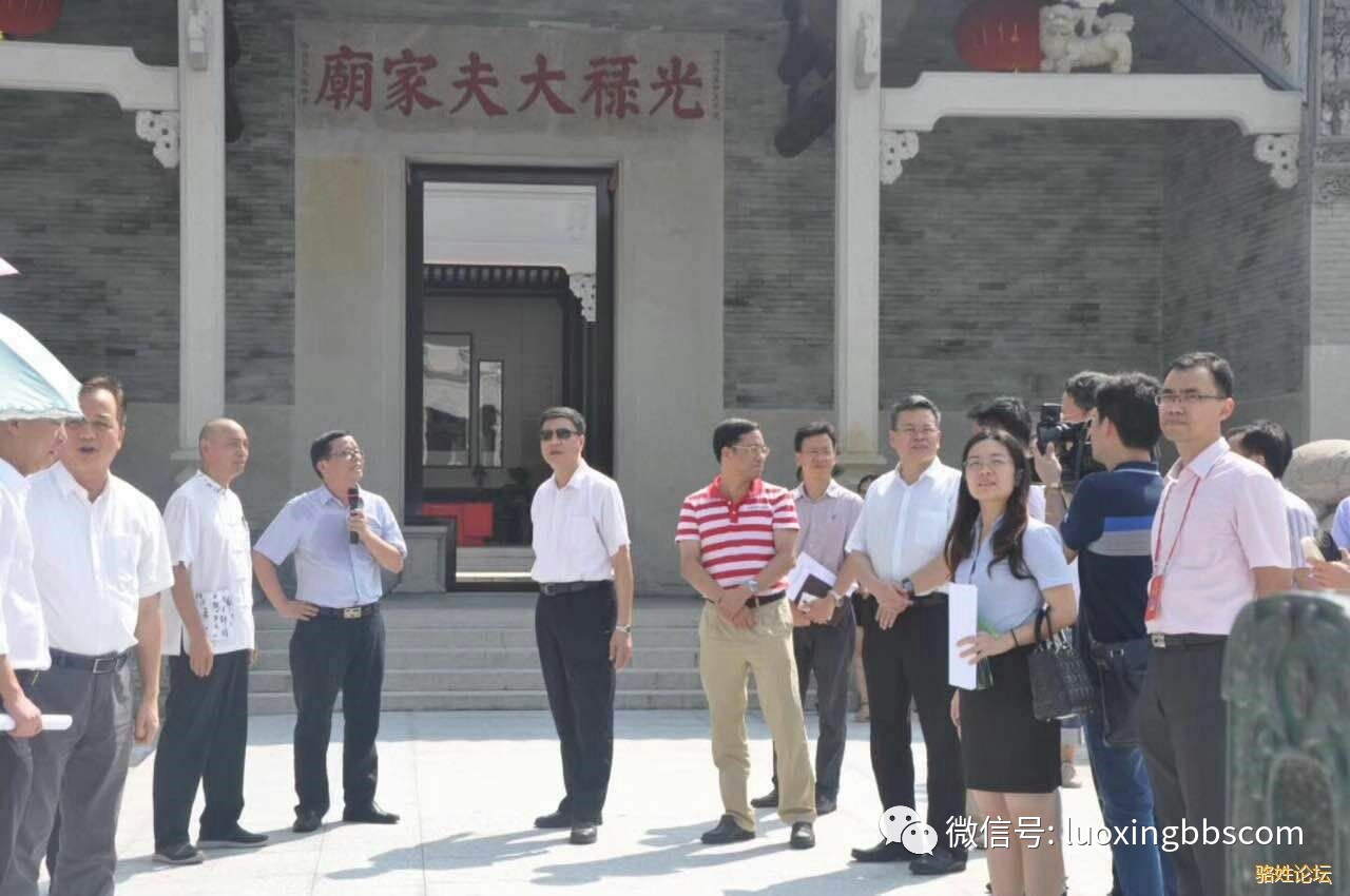 代表一行调研花都区炭步镇华岭村晚清名臣骆秉章生祠―光禄大夫家庙