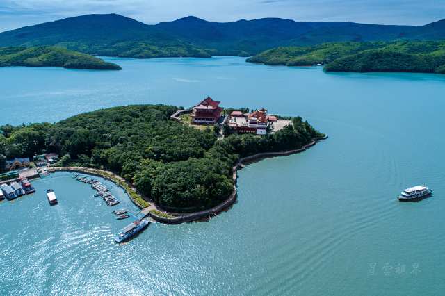 山上平湖镜泊湖 绮丽风景奇胜景