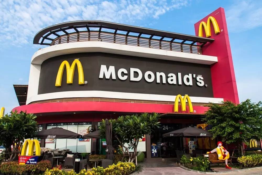如今的麦当劳已成为美国的超级连锁餐饮企业