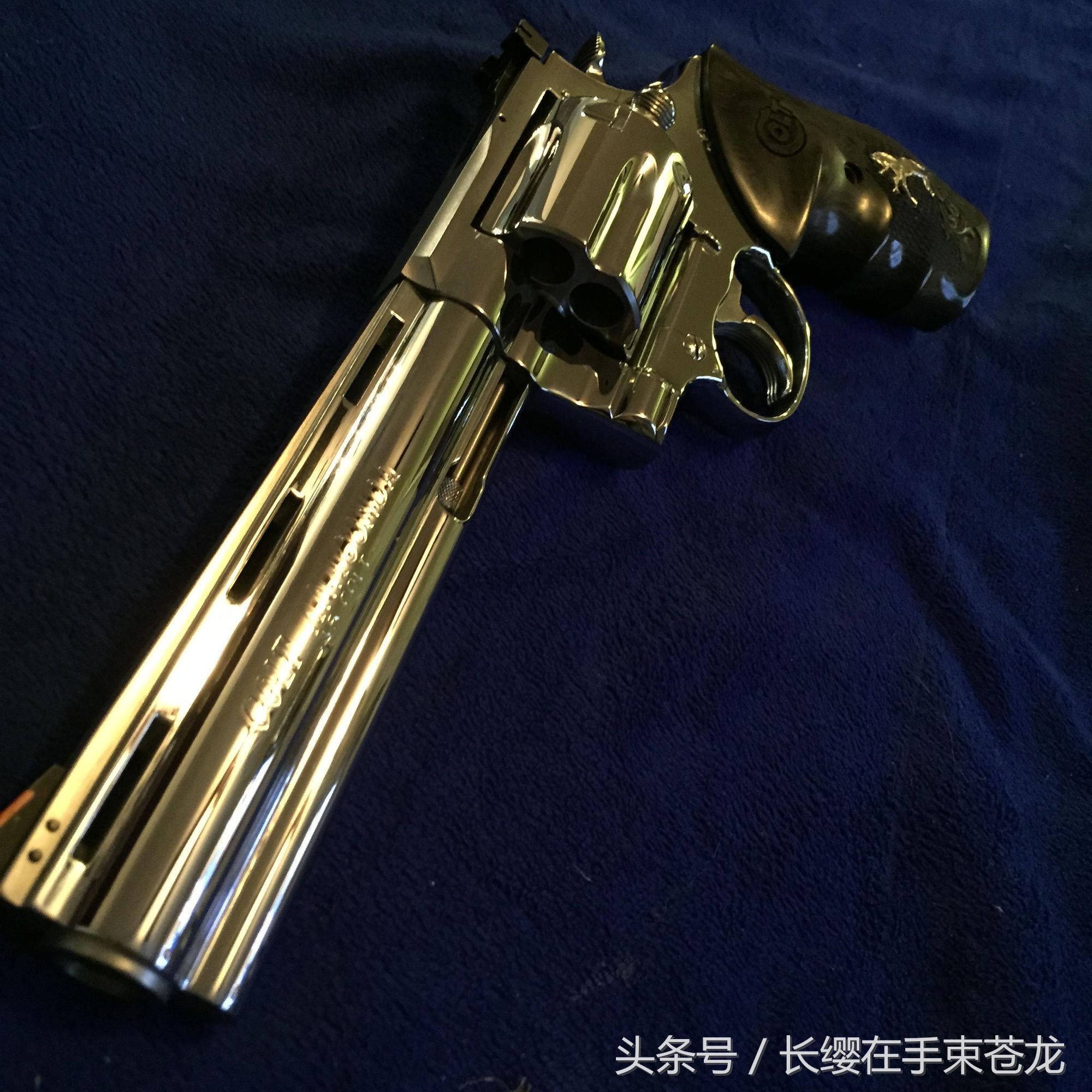 一把由柯尔特公司设计并生产的左轮手枪_搜狐军事_搜狐网
