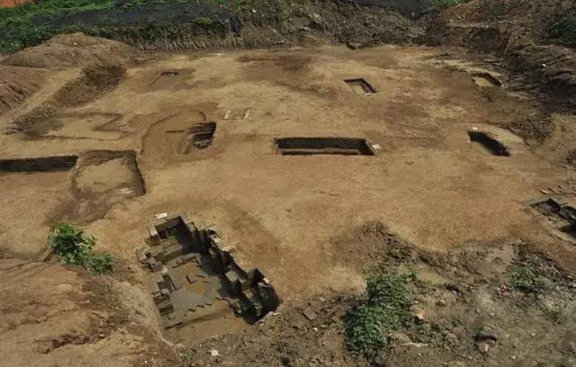 成都考古新发现青羊大道旁出土75座古墓