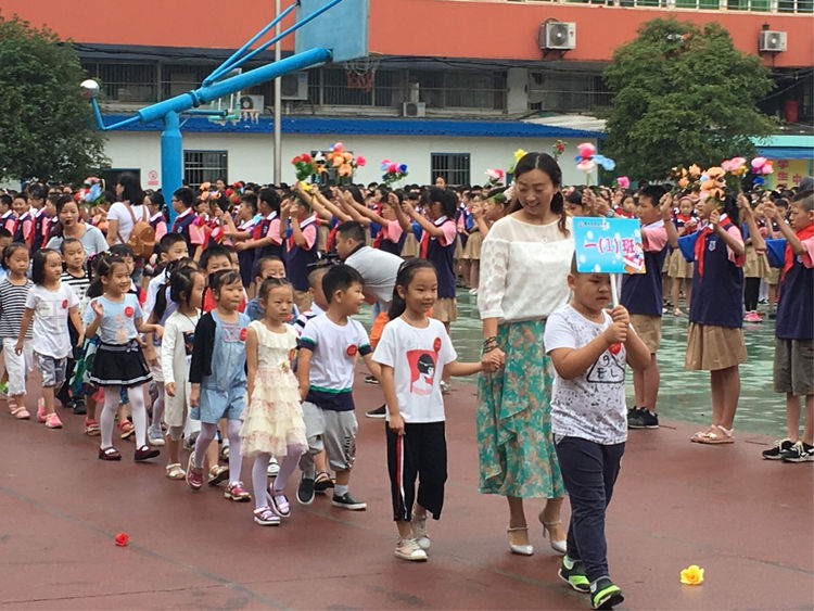 队情速递|黄石市中山小学少先队组织开展迎新活动