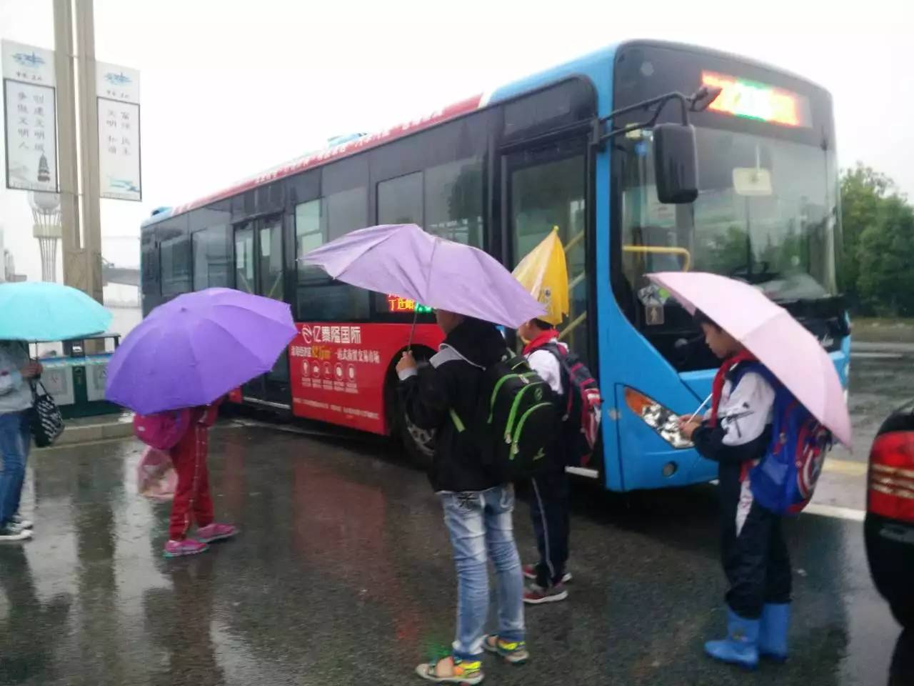 大雨中,涟水发生这样的事,让网友心寒!