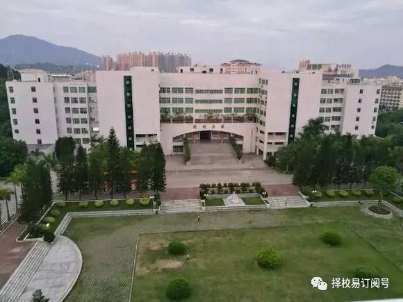 学校有四个校区:江南校区,江北校区,师范分院,医学院