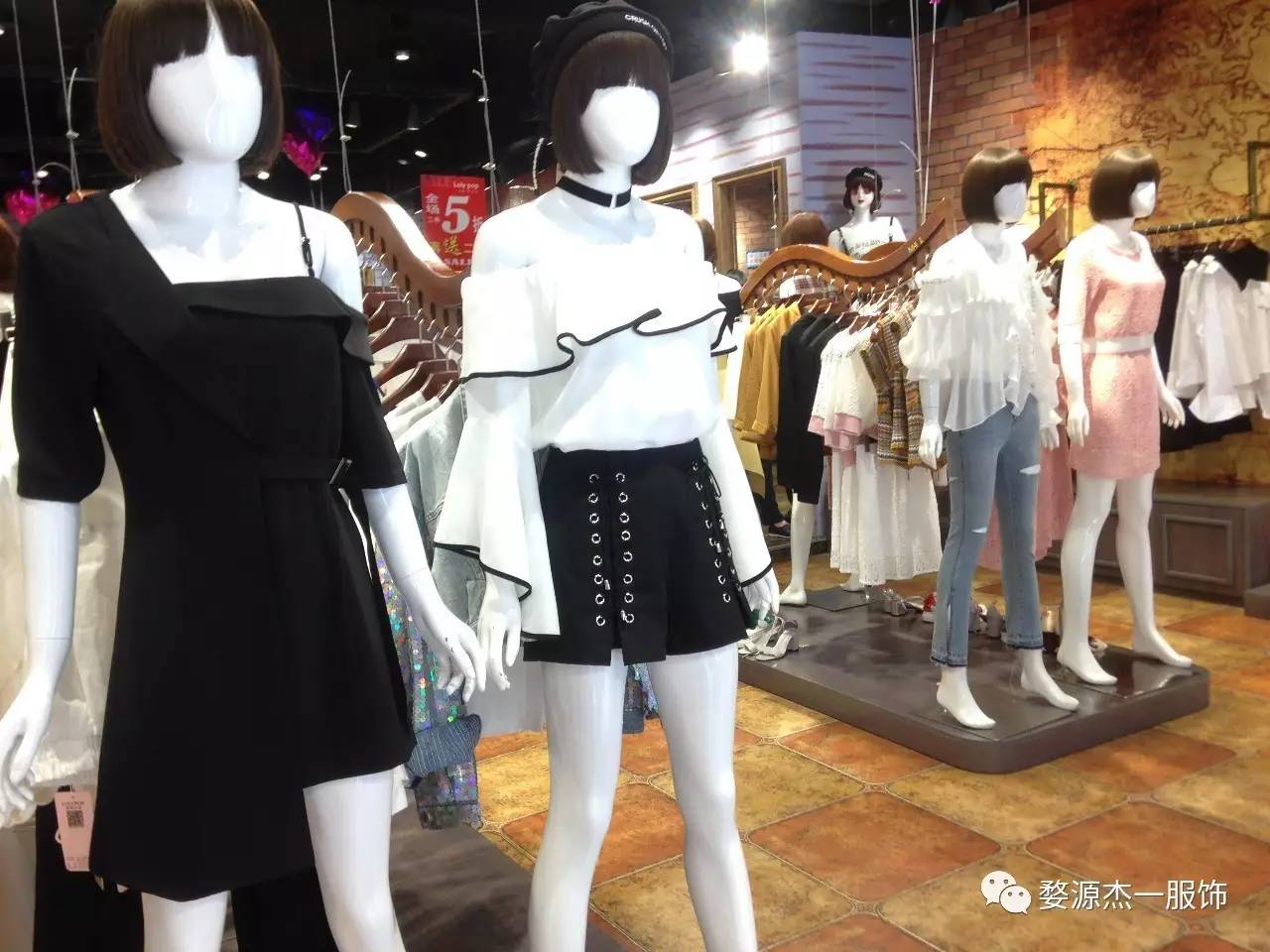 婺源杰一服饰旗下品牌:洛丽帕女装地址:婺源县朱子步行街 电话:0793