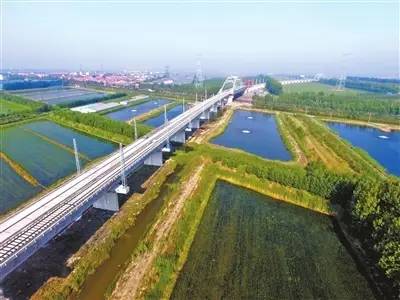 图为正在建设中的唐曹铁路 唐曹铁路 唐曹铁路北起唐山站,南至曹妃甸