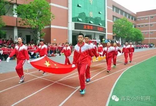 别人家的校服!西安32所小学校服大pk,比比谁家的最