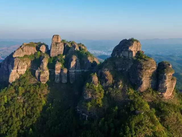 你一定要带他去龙川霍山玻璃栈道 能陪你走完全程的一定是真爱 你