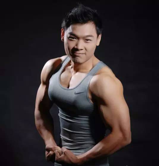 中国健身奇迹!一条假肢 完美肌肉,29岁肌肉小伙用下半身征服了无数人