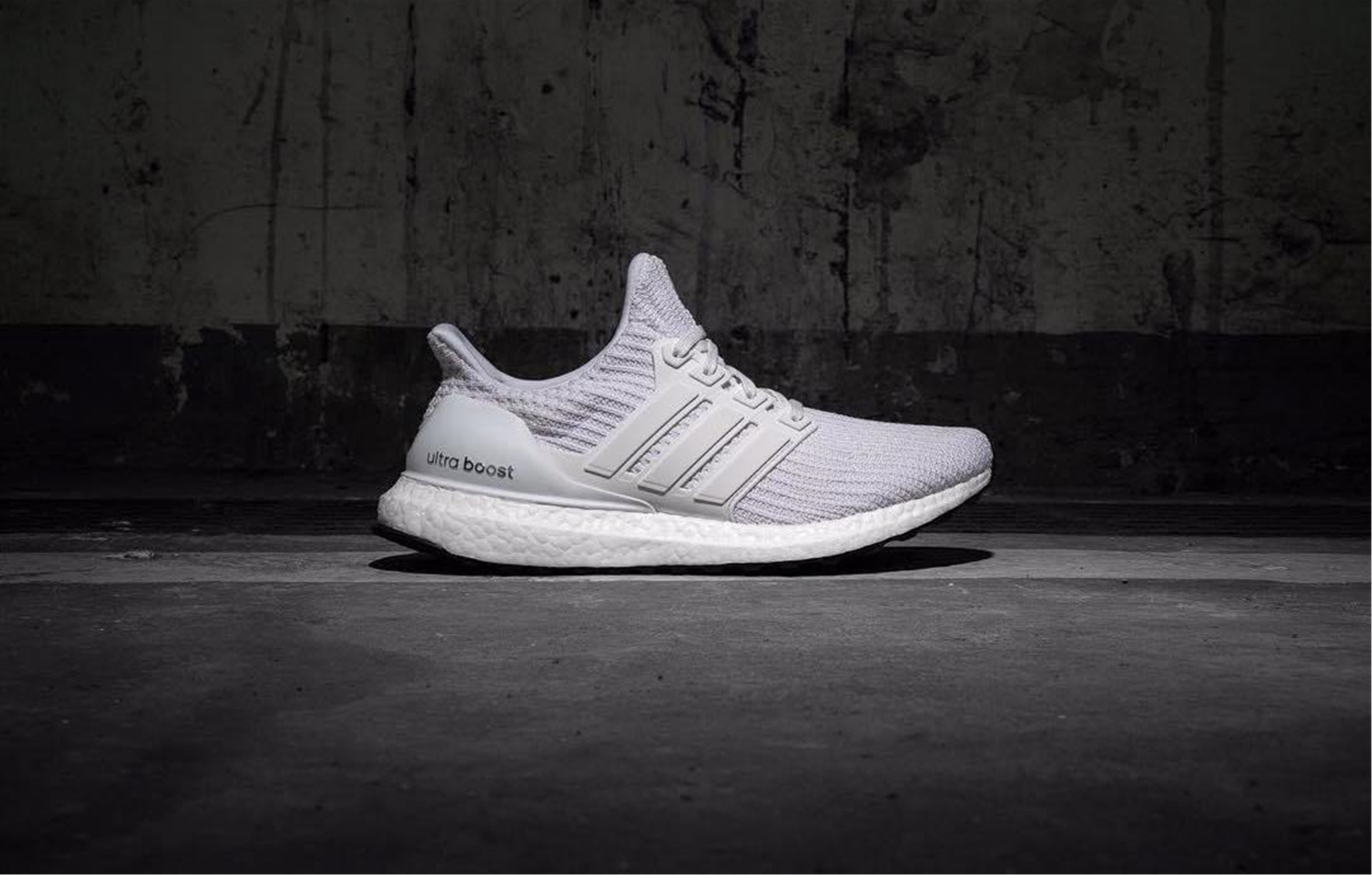 ultraboost 4.0的全白配色颜值简直上