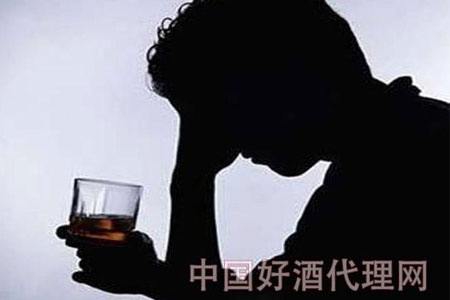 美食 正文  很多人喝酒后,头疼欲裂,尤其太阳穴疼的嘭嘭乱蹦,像被人打